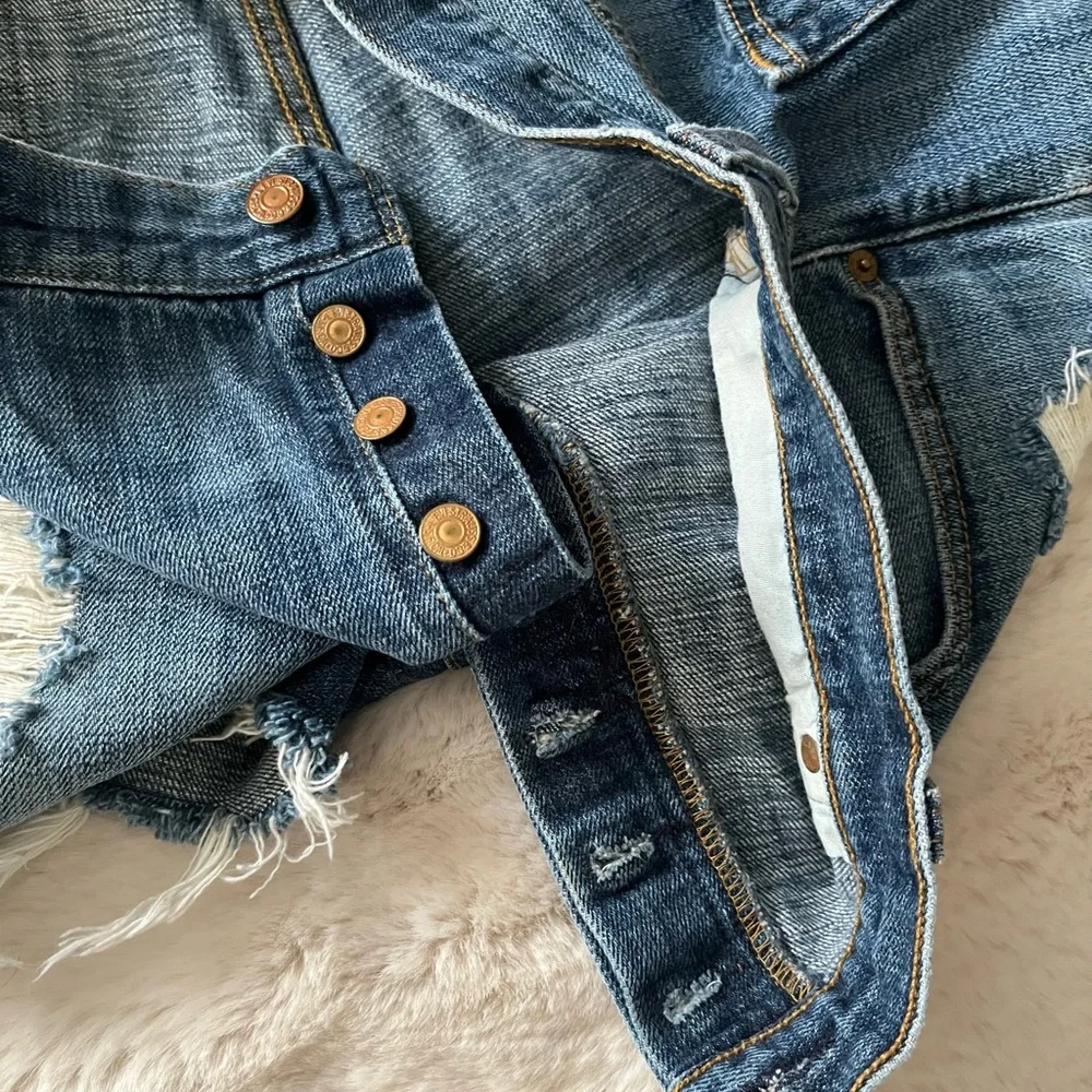 LEVI’S‎ Women's Distressed Denim Shorts